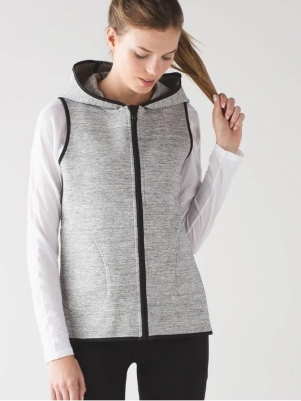 LULULEMON  Insculpt Vest Spacer
Hooded Reversible Fabric
Heathered Gray